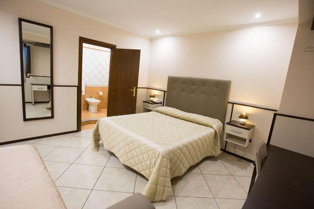 Hotel La Fenice Boscoreale Zimmer foto